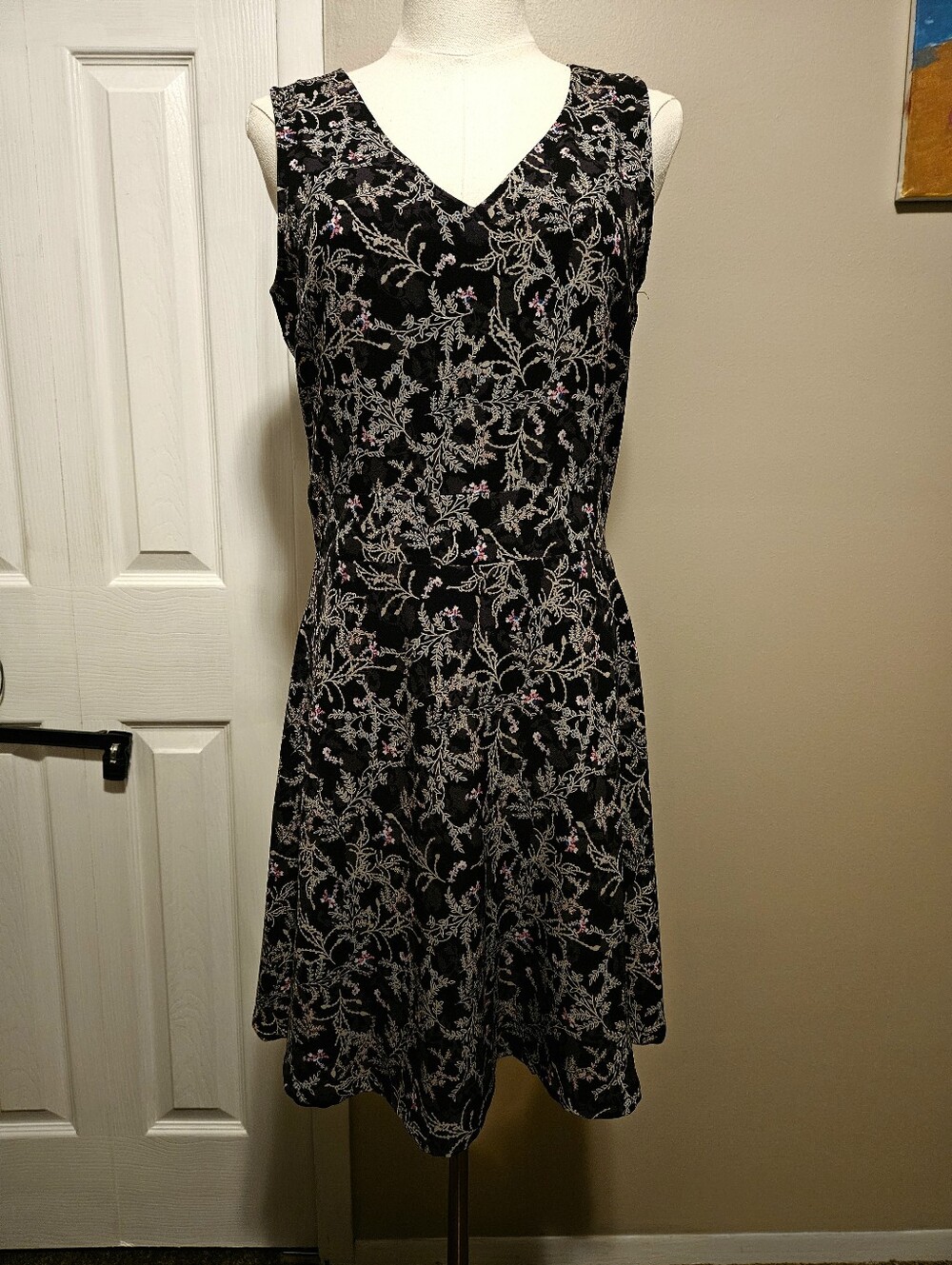Vintage Avon Mark Black Floral V-Neck Sleeveless Dress. Size M